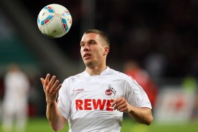 开云平台-拜仁双边推进持续冲击对方防线，拜仁2-1