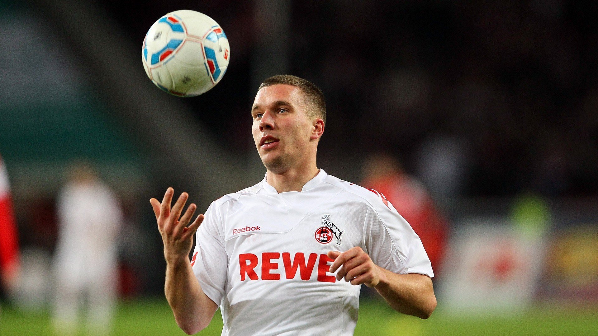 开云平台-拜仁双边推进持续冲击对方防线，拜仁2-1  第1张